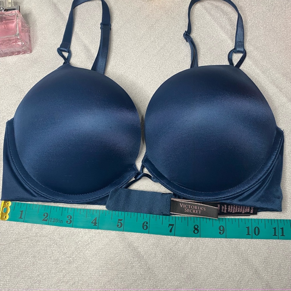 Victoria's Secret Red, Blue, Tan, and Leopard Strapless Bras - Picture 5 of 6